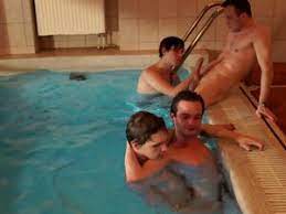 Gay jungs nackt beim schwimmen