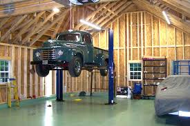 detached car garage with lift e