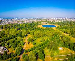 Hyde park is one of those, it is a place to sit, relax, but over the years, it has hosted a number of special events. Hyde Park Stock Photos And Images 123rf