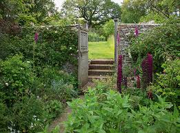 15 English Country Gardens That Will