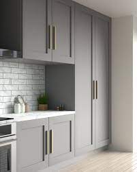 color handles go with gray cabinets