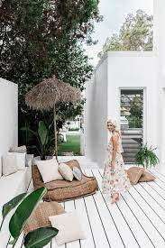 30 Cool Tropical Terrace Decor Ideas