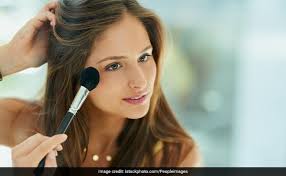 avoid heavy makeup this summer season