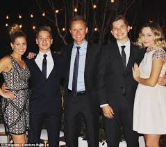 Cameron is married to fellow actress chelsea noble, with whom he shares six children. Kirk Cameron Urges Wives To Be Submissive And Follow Their Husband S Lead Daily Mail Online