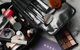 what s in my travel beauty bag makeup