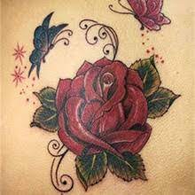 Também podem ser representadas com rosas mais delicadas, pequenas e sem espinhos para ficarem mais amenas. 114 Fotos De Tatuagens De Rosa Mundo Das Tatuagens