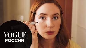 Watch Актриса Карен Гиллан показывает свой уход и легкий макияж с  искусственными веснушками | Vogue Russia