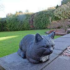 Garden Decor Of Cat Sculptures