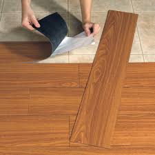 Yap, berdasarkan namanya, kita sendiri sudah bisa menebak bahwa lantai kayu satu ini terbuat dari kayu solid atau kayu utuh. Mau Beli Lantai Vinyl Berikut Rekomendasi Vinyl Motif Kayu Terbaik Rumah Parket