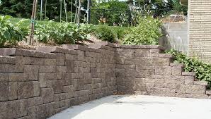 build retaining wall corners