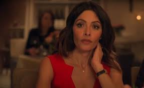 A blend of features from an iranian father and a spanish mother, sarah shahi is a beautiful actress. Tmo6 5zrvgvdpm