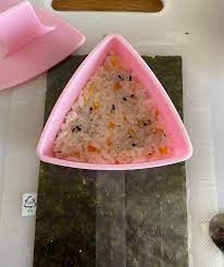 Рисовые треугольники которые могут довести до цугундера. Онигири самолепные  с тунцом и спайси | Пикабу