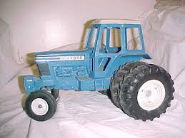 large metal toy ford farm tractor 9700