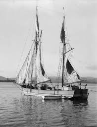 The c scow is a recreational sailboat, with the early examples built predominantly of wood and later ones from fiberglass.it has a catboat rig with wooden or aluminum spars. Scow Wikiwand