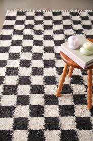 18 chic checkerboard pattern home decor