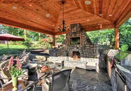 9 Cozy Outdoor Fireplace Ideas