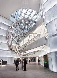 The moon shines next to the headquarters of deutsche bank in frankfurt, germany. This Magnificent Piece Of Architecture Inside The Headquarters Of Deutsche Bank In Frankfurt Germany Interior Architecture Design Architecture Architect Design