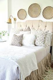 Bedroom Pillows Arrangement