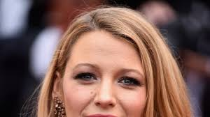 blake lively does valentine s day heart