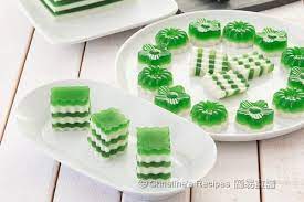 Jellycream On Pandan Layer Cake Desserts Pandan Layer Cake Food gambar png