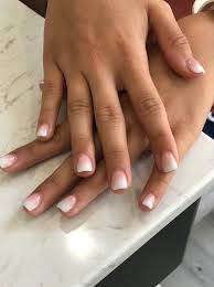 With two accent nails lookin' like a damn matisse (at least, on his worst day in the '80s) and the other three looking like a soft, melted haze, this hand deserves to be taken to the moma immediately. Short Cute Ombre Nails For This Rainy Day Sugar Polish Nail Bar Athens Facebook
