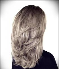 Волосы для девушек играют огромную роль в образе. Modnye Letnie Strizhki I Pricheski 2021 91 Foto