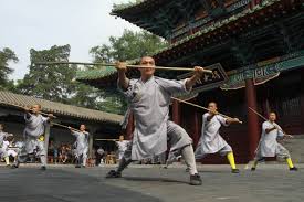 يخطط معبد شاولين الصيني المشهور بالفنون القتالية، لبناء مجمع بتكلفة 297 مليون واکنش عضو معبد شائولین به مبارز shaolin monk در فور انر. China S Shaolin Temple Plans To Host Its First Kung Fu Fighting Event South China Morning Post