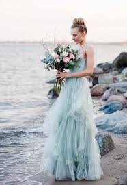 Alle fotos & texte stehen gegen korrekter quellennachweis: Brautkleid Farbe So Wahlt Ihr Die Perfekte Farbnuance Fur Euren Teint