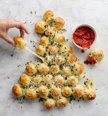 Snacks für party appetizers for party appetizer recipes parties food party games tailgate appetizers dinner recipes pretzel recipes super bowl appetizers. These Christmas Tree Recipes Are Blowing Up On Pinterest Christmas Food Dinner Holiday Dinner Recipes Holiday Party Appetizers