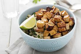 Aporta muchas proteínas y es bajo en calorías. El Tofu No Es Soso Si Lo Preparas Bien Consejos Para Cocinar Un Tofu Delicioso Y Com