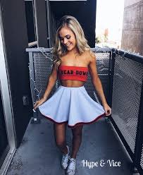 These girls are looking for serious guys to date and possibly go steady with., college girls dating. Pin By Aeishla On What A College Experience College Football Outfits College Tailgate Outfit College Outfits
