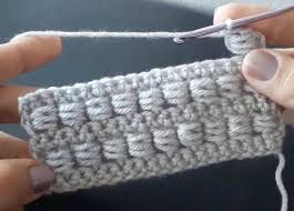 Learn to crochet two double crochet rows at the same time with this clear tutorial. Clase Punto Tejido A Crochet Diferente Y Muy Facil Bead Crochet Crochet Stitches Crochet Lessons