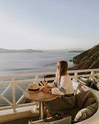 cafes in santorini to visit for greek