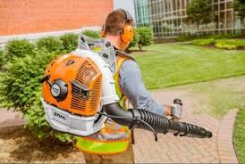 Insert the cap in the fuel tank opening with the raised positioning marks on the grip of the cap and on the fuel tank opening lining up. Stihl Br 600 Professional Backpack Blower Stihl Blower Dealer Dallas