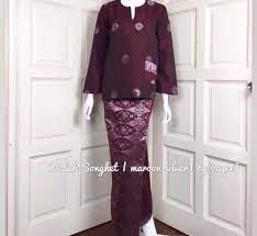 Kain songket menjadi salah satu alternatif dari kain satin. Baju Kurung Kedah Songket Muslimah Fashion Two Piece On Carousell