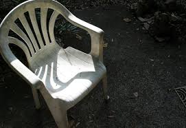 freshen up white plastic patio chairs