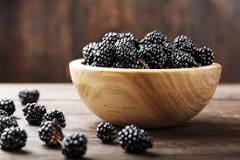 What are the side effects of eating blackberries?