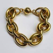We are loving the oversized chunky links with the really heavy t bar clasp. 14k Gold Chunky Link Bracelet