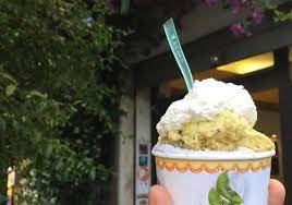 At giolitti, you'll find ice cream take away and a big saloon in the style of a viennese coffee shop for sundaes. Eat The Best Gelato In Rome At These 22 Gelaterie Romeing