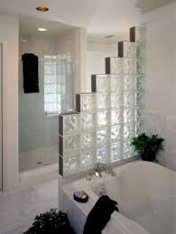 15 Bathroom Decorated With Glass Blocks