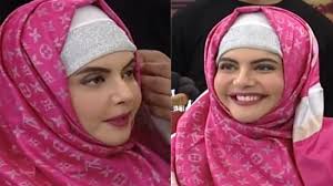 slams nida yasir for mocking hijab