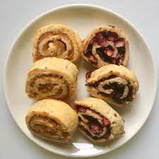 apple bilberry currant rugelach