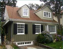 exterior paint colors with brown roof