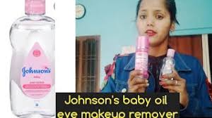 removing eye makeup using by baby oil