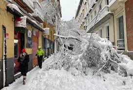 Further south the storm caused rivers to burst their banks. Severe Snowstorm Kills 4 Brings Much Of Spain To Standstill Voice Of America English