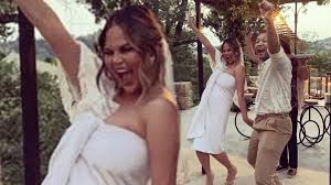 The model and presenter, who shares children luna (4) and miles (2) with grammy award. Chrissy Teigen Wears Towel As Wedding Dress During Vow Renewal To John Legend