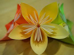Menurut catatan sejarah, origami sendiri berasal dari bahasa jepang yang terdiri dari dua kata, yaitu ori dan kami. Cara Membuat Bunga Dari Kertas Origami Ini Mudah Bisa Langsung Dicoba Citizen6 Liputan6 Com