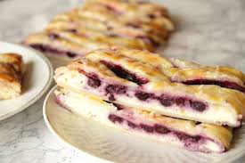 blueberry topfen strudel living on