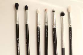 makeup brushes for smaller eyes