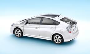 2010 Toyota Prius: Faster, slipperier, more economical - CNET